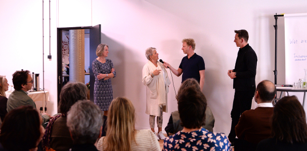 Bewoners in gesprek met experts tijdens een inspiratiesessie van het Innovatielab Den Haag Zuidwest