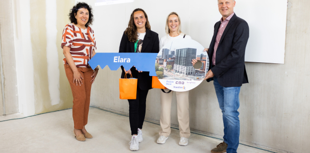 Nieuwe bewoners ontvangen de sleutel