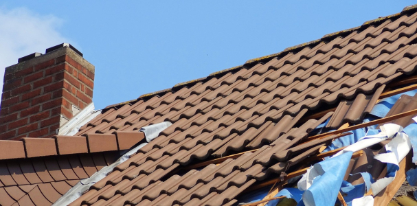 Schade aan het dak door een storm