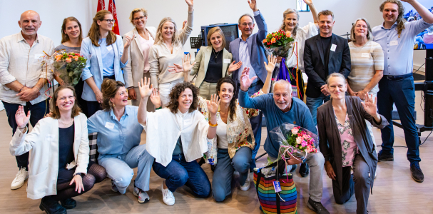 De twee ontwerpteams, de selectiecommissie, een bewoner en de procesbegeleider.