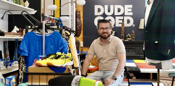 Sebastiaan van Dude Goed in de winkel in Nootdorp
