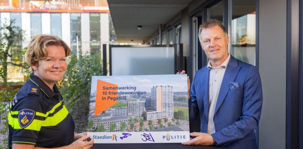 Anja de Bruin en Gijsbert van Herk hebben hun handtekening gezet voor de samenwerking