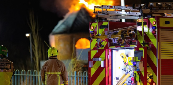 Brandweer aan het werk tijdens een brand