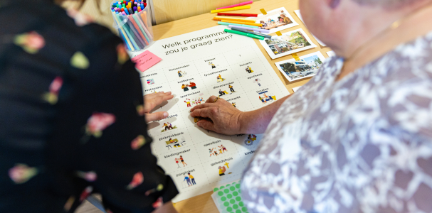 Ontwerpteam in gesprek met bewoners van pilot-locatie Beresteinlaan