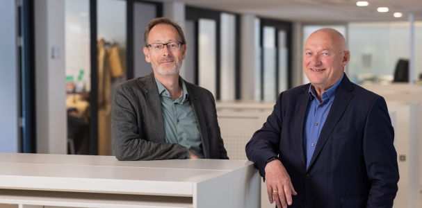 Interim bestuurders Daan Vrijmoet en Jacques Thielen op kantoor