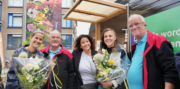 Groepsfoto muurschildering Christiaan de Wetstraat