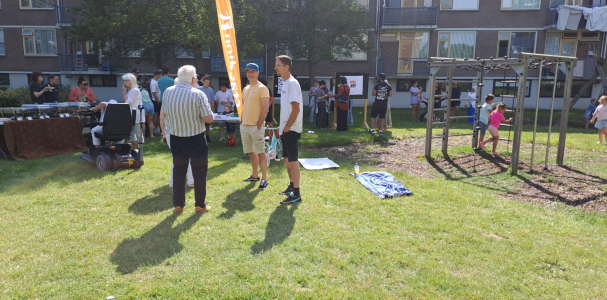 Bijeenkomst binnentuin Chopinstraat