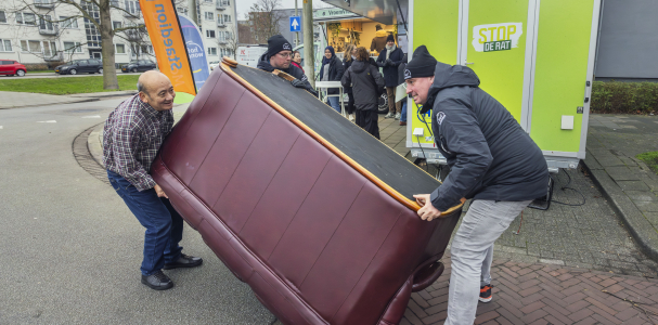 Bank bij het grofvuil opruimactie Morgenstond