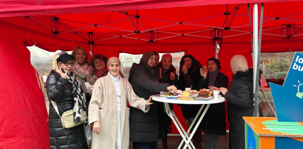 Bewoners bij eindejaarsactie Lage Nieuwstraat