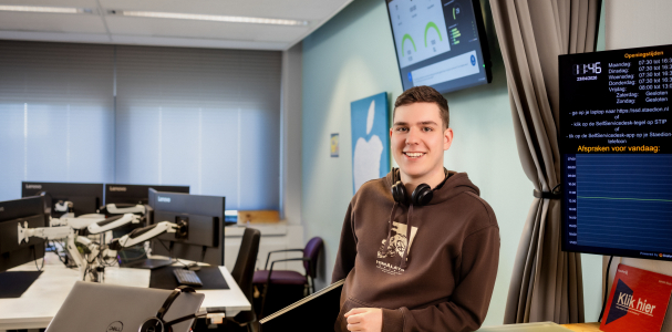 Bowdy achter de service desk