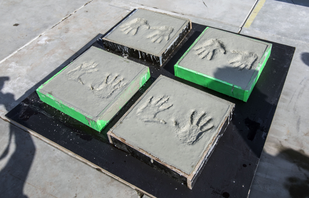 Handen in beton