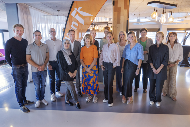 Groepsfoto collega's Staedion en Wijkz