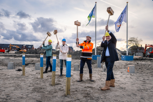 Slaan 1e paal De Kreken - foto Frank van der Burg