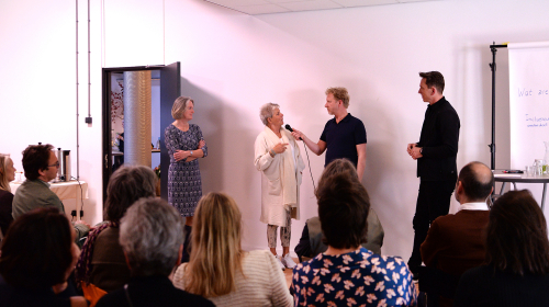 Bewoners in gesprek met experts tijdens een inspiratiesessie van het Innovatielab Den Haag Zuidwest
