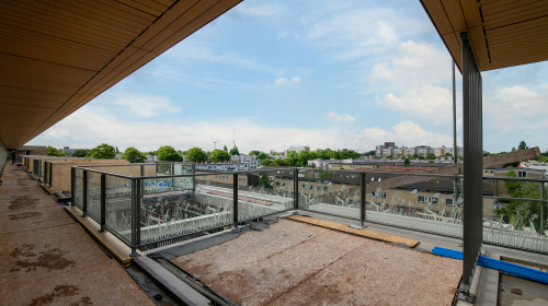 Betje Wolffstraat galerij met balkon