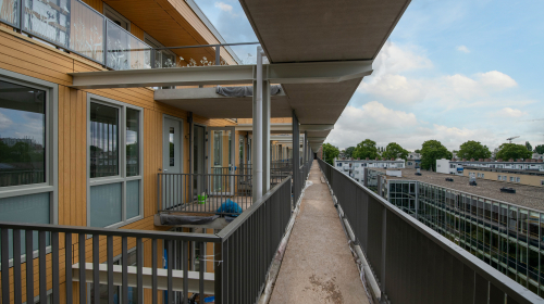 Betje Wolffstraat galerij met balkon
