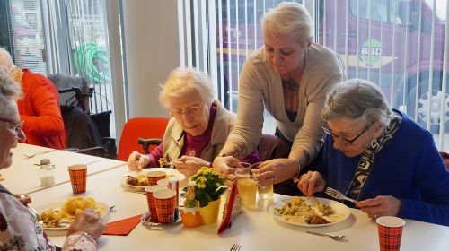 Aan tafel met de Boodschappen Begeleidingsdienst