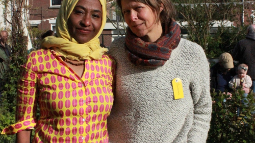 Marianne en Hiba tijdens 10 jaar Spinozahof