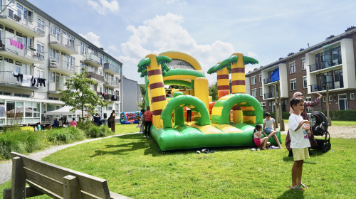 Springkussen buitenspelen Moerwijk