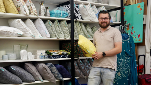 Sebastiaan van Dude Goed in de winkel in Nootdorp