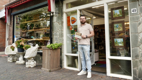 Sebastiaan van Dude Goed in de winkel in Nootdorp