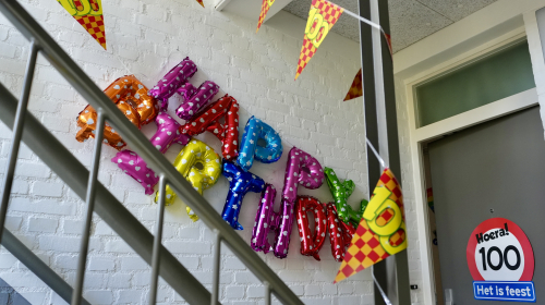 Ballonnen met de tekst: happy birthday