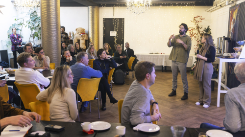 Ontwerpteams presenteren de resultaten van de Binnentuinen Challenge tijdens de eindbijeenkomst