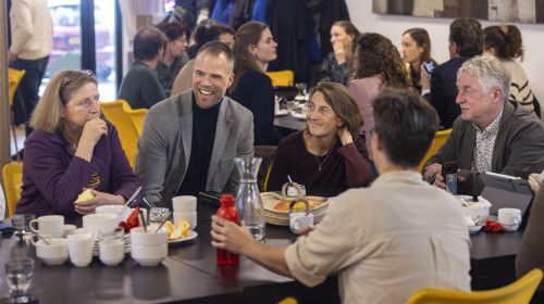 Professionals in gesprek over de eindresultaten van de Binnentuinen Challenge