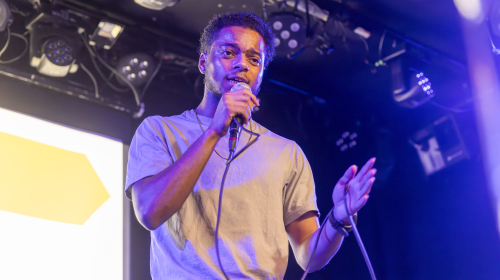 Rapper Angelo bracht een BeHaaglijker Wonen rap