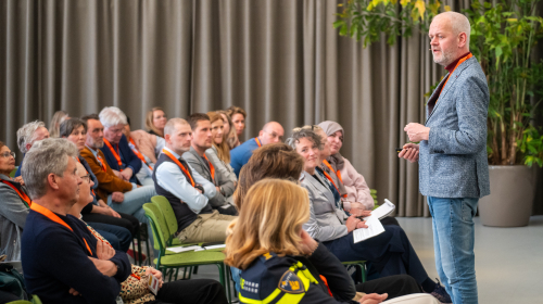 Albert Jan Kruiter, medeoprichter Instituut Publieke Waarden spreekt publiek toe