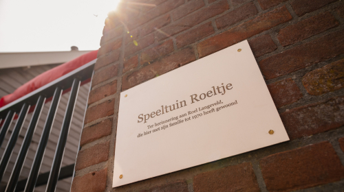 Bordje met naam van de speeltuin Roeltje
