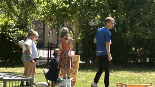 Ren4Sport begeleidt kinderen bij oudhollandse spelletjes