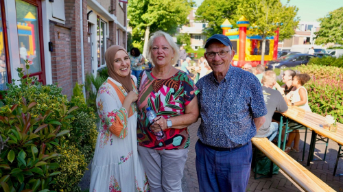 de oudste bewoners uit de straat 