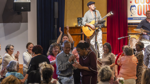 Gouwe Ouwe dans- en muziekmiddag voor ouderen