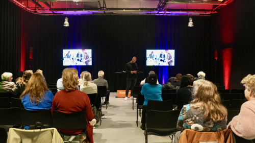 Jurrian Koks heet de bewoners welkom in Museon-Omniversum