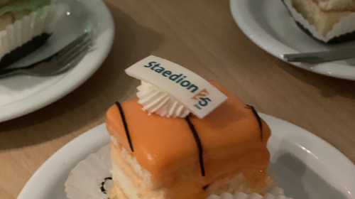 taartje met logo Staedion 25 jaar