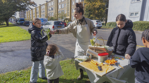 Samen soep maken met ingrediënten uit de natuur