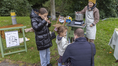 Samen soep maken en daarna opeten met mensen uit de buurt