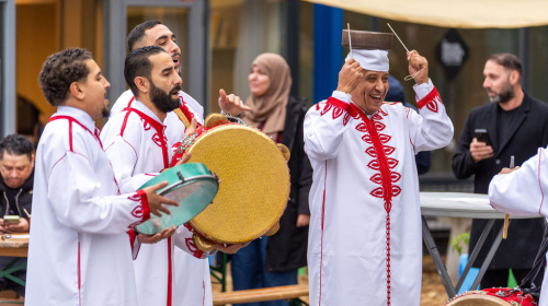 Drie mannen maken muziek