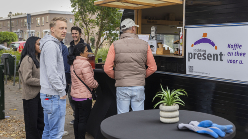 Koffie via Stichting Present