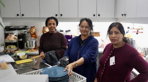 Vrijwilligers in de keuken bij Lichtpuntjes