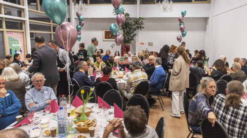 Volle zaal bij het ontmoetingsdiner