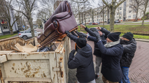 Vele handen maken licht werk opruimactie Morgenstond