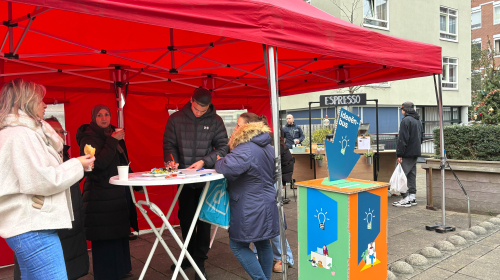 Wensen doorgeven bij de eindejaarsactie Lage Nieuwstraat