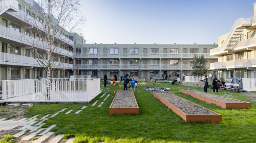 Een van de groene binnentuinen van de nieuwbouw van Steenzicht.