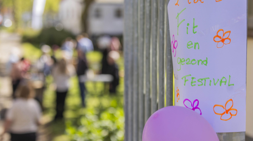 Getekende poster van het festival