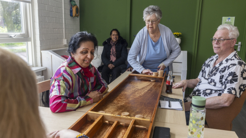 Sjoelen bij activiteitencentrum De Stiel