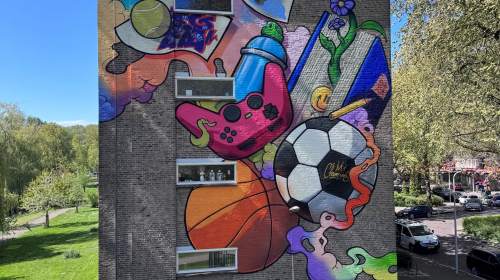 Muurschildering aan de Riddersdreef van sportspellen 