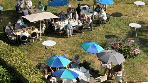 Overzichtsfoto van de bbq bij woongebouw Landzicht