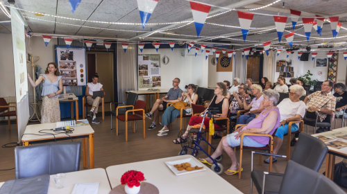 Een presentatie voor een groep senioren 